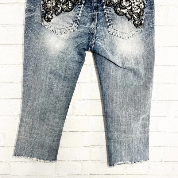 Miss Me Medium Distressed Wash Easy Capri Jeans Women's Waist Size 26 - Picture 6 of 10